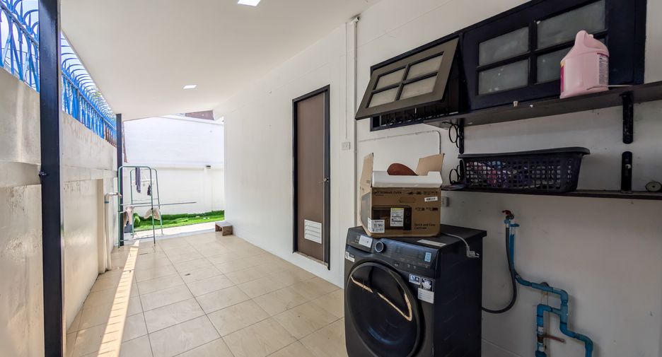 For sale 3 bedrooms house in East Pattaya, Pattaya