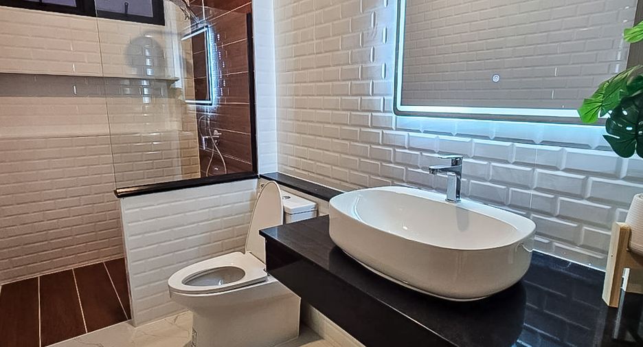 For sale 4 bedrooms house in East Pattaya, Pattaya