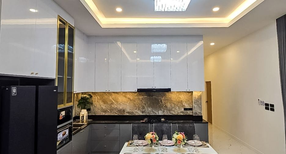 For sale 4 bedrooms house in East Pattaya, Pattaya