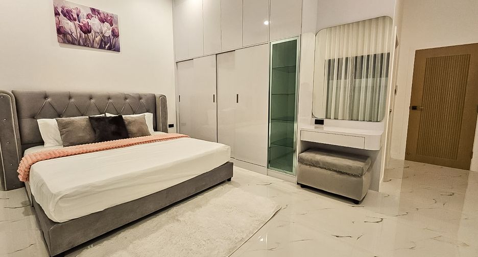 For sale 4 bedrooms house in East Pattaya, Pattaya