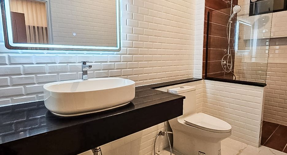 For sale 4 bedrooms house in East Pattaya, Pattaya
