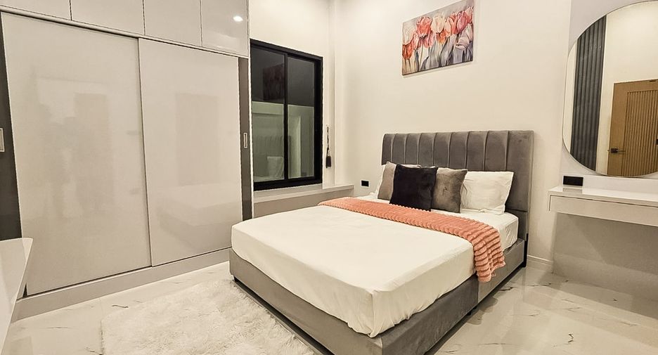 For sale 4 bedrooms house in East Pattaya, Pattaya