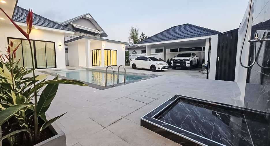 For sale 4 bedrooms house in East Pattaya, Pattaya