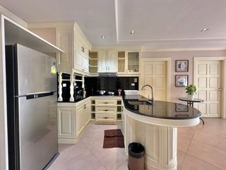 For rent 3 bedrooms condo in Bang Lamung, Chonburi