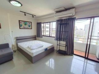 For rent studio condo in Khlong Toei, Bangkok