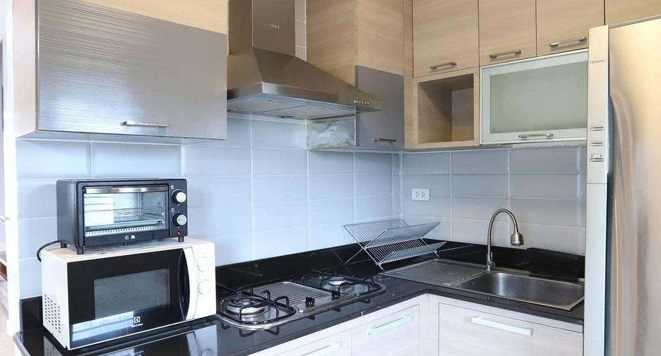 For sale 3 ベッドルーム townhouse in Phra Khanong, Bangkok