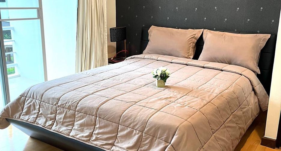 For rent 2 bedrooms condo in Watthana, Bangkok