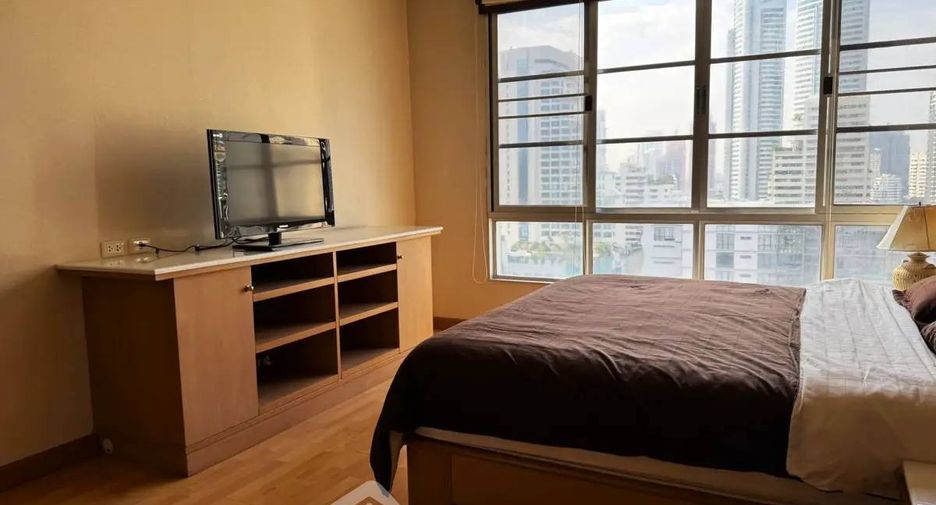 For rent 2 bedrooms condo in Khlong Toei, Bangkok