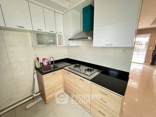 Reihenhaus zur Miete und zum Kauf mit 3 Zimmer in Phra Khanong, Bangkok