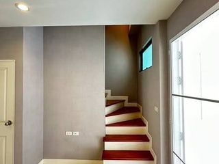 Reihenhaus zur Miete und zum Kauf mit 3 Zimmer in Phra Khanong, Bangkok