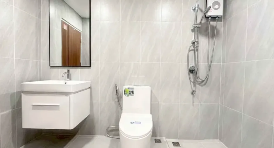 For sale 2 bedrooms condo in Phaya Thai, Bangkok