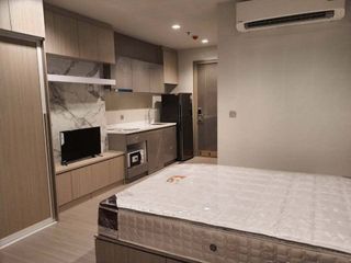 Condo en alquiler de estudio en Huai Khwang, Bangkok
