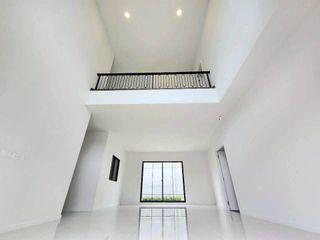 Casa en venta de 4 habitaciones en Lat Krabang, Bangkok