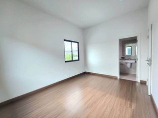 Casa en venta de 4 habitaciones en Lat Krabang, Bangkok