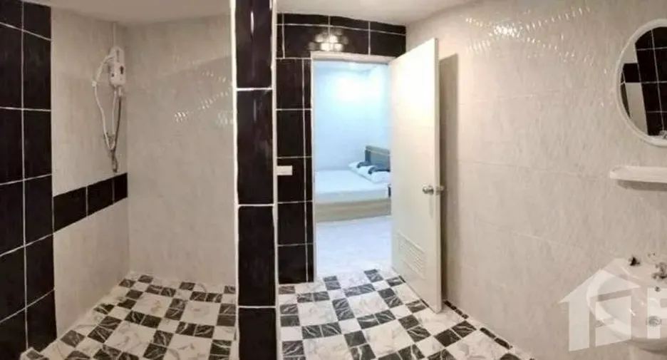 For rent 5 bedrooms house in East Pattaya, Pattaya