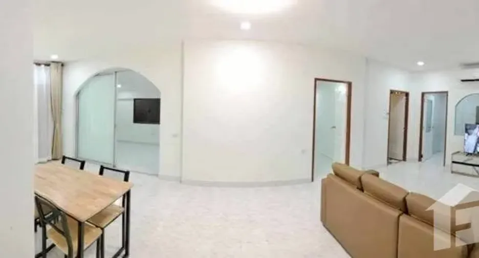 For rent 5 bedrooms house in East Pattaya, Pattaya