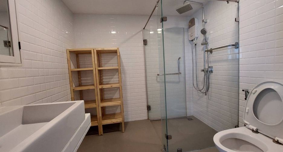Wohnung zur Miete mit 2 Zimmer in Bang Rak, Bangkok