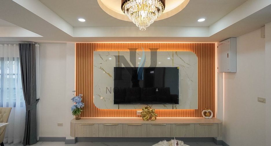 Villa en venta de 4 habitaciones en Bang Lamung, Chonburi