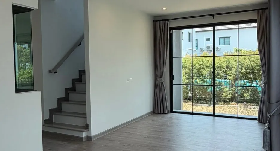 For sale 4 ベッドルーム house in Lat Krabang, Bangkok