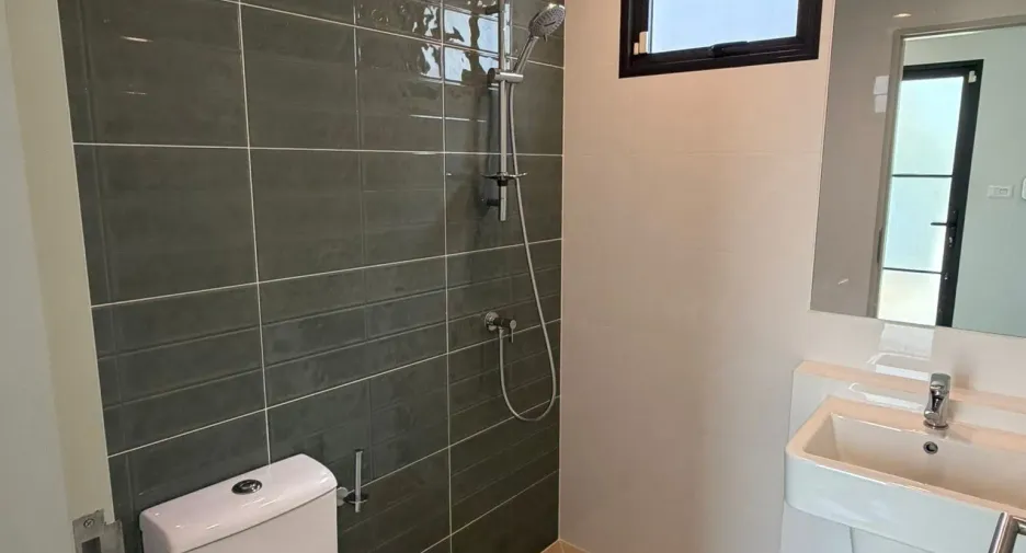 For sale 4 ベッドルーム house in Lat Krabang, Bangkok