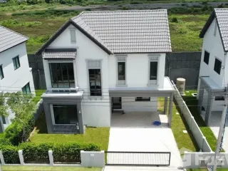 For sale 4 bedrooms house in Lat Krabang, Bangkok