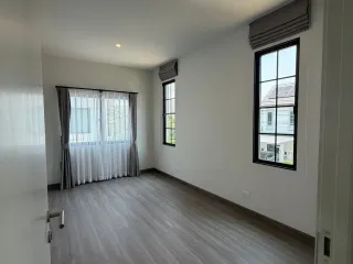 For sale 4 bedrooms house in Lat Krabang, Bangkok