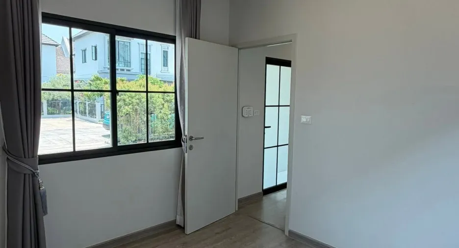 For sale 4 ベッドルーム house in Lat Krabang, Bangkok