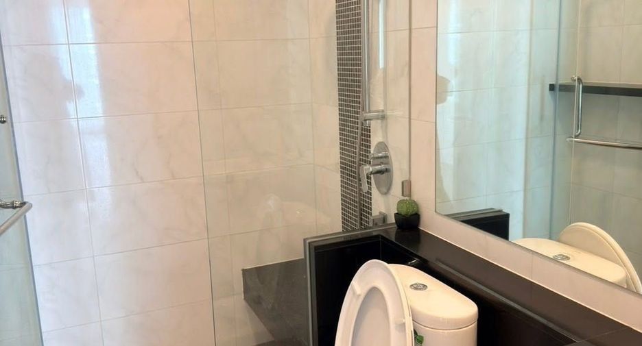 For rent 2 bedrooms condo in Yan Nawa, Bangkok