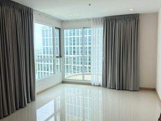 For rent 2 bedrooms condo in Yan Nawa, Bangkok