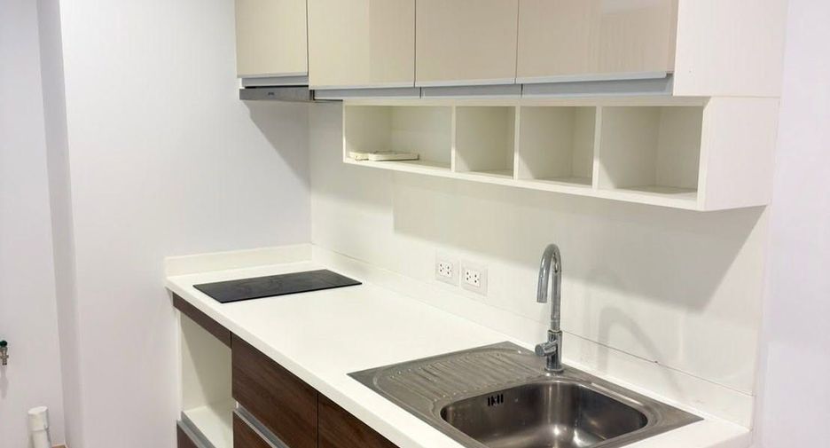 For rent 2 bedrooms condo in Yan Nawa, Bangkok