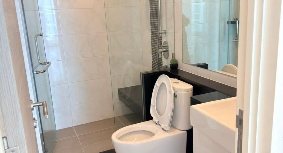 For rent 2 bedrooms condo in Yan Nawa, Bangkok