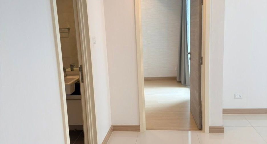 For rent 2 bedrooms condo in Yan Nawa, Bangkok