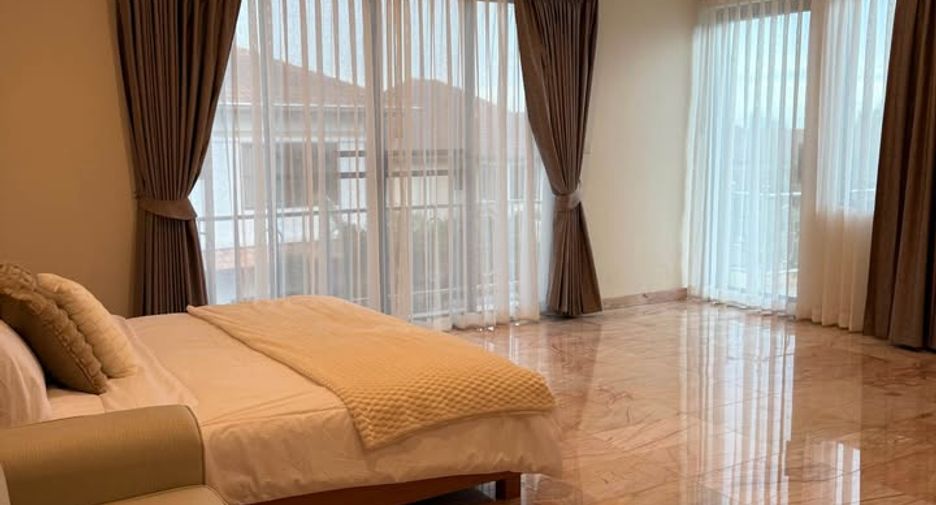 For sale 4 bedrooms house in East Pattaya, Pattaya
