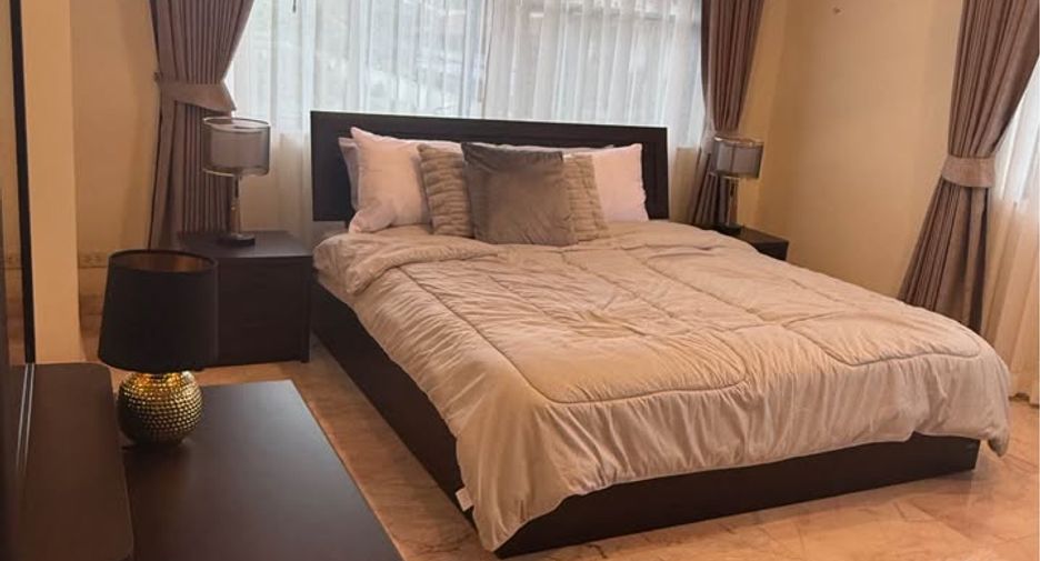 For sale 4 bedrooms house in East Pattaya, Pattaya