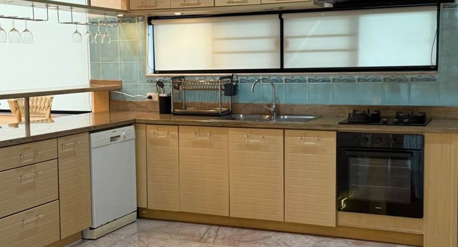 For sale 4 bedrooms house in East Pattaya, Pattaya