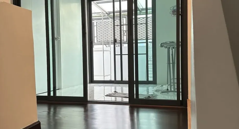 Haus zur Miete mit 3 Zimmer in Yan Nawa, Bangkok