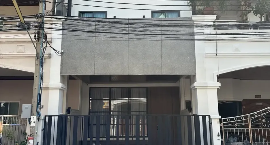 Haus zur Miete mit 3 Zimmer in Yan Nawa, Bangkok