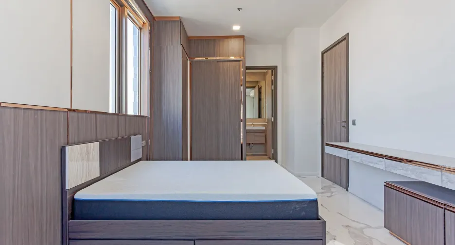Condo en alquiler de 3 habitaciones en Bang Kho Laem, Bangkok