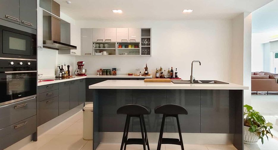 For sale 6 bedrooms villa in Hua Hin, Prachuap Khiri Khan