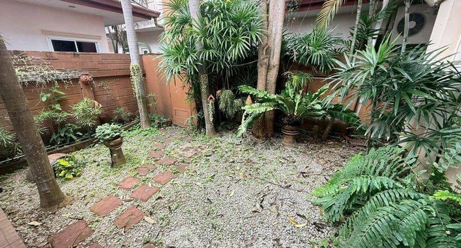 For sale 4 bedrooms villa in Huay Yai, Pattaya