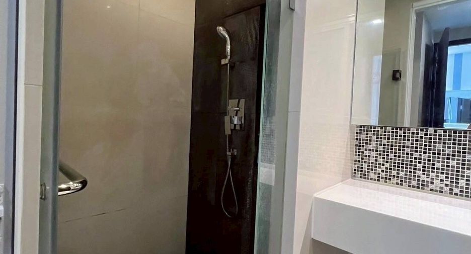 For sale 1 Beds condo in Khlong Toei, Bangkok