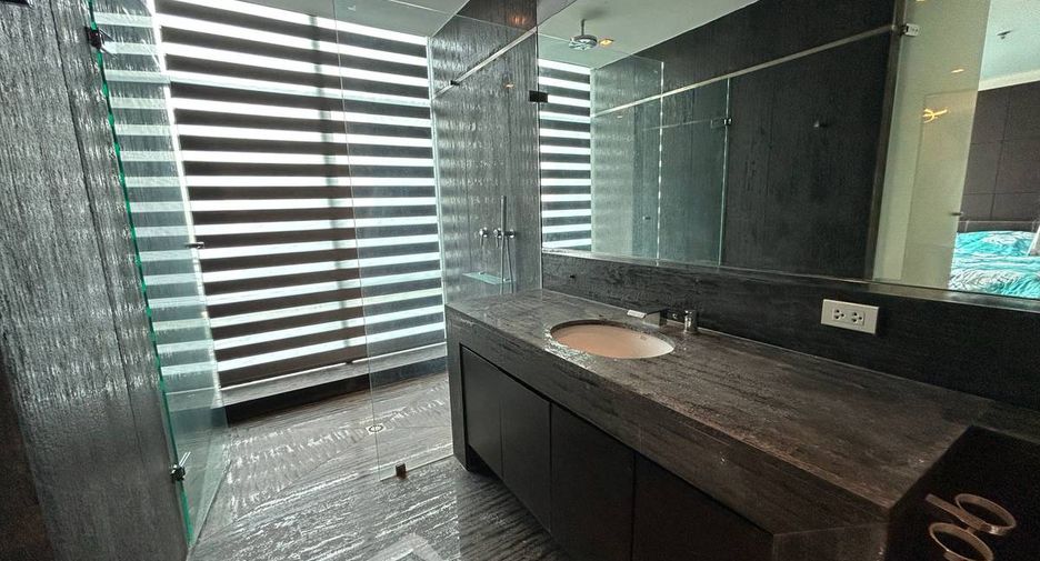 For rent 3 bedrooms condo in Sathon, Bangkok