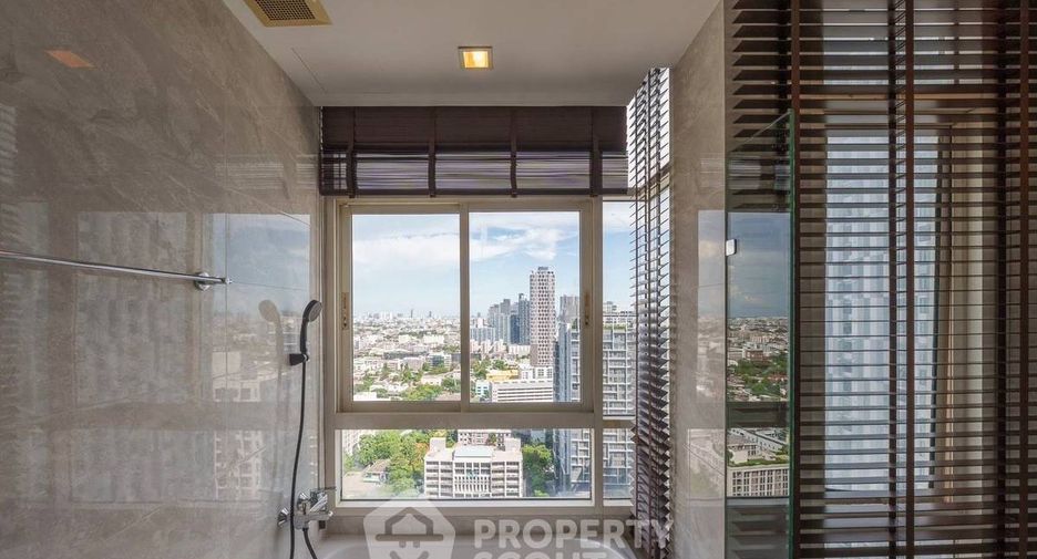 For rent 2 bedrooms condo in Phra Khanong, Bangkok