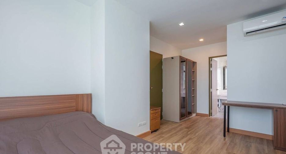 For rent 2 bedrooms condo in Phra Khanong, Bangkok