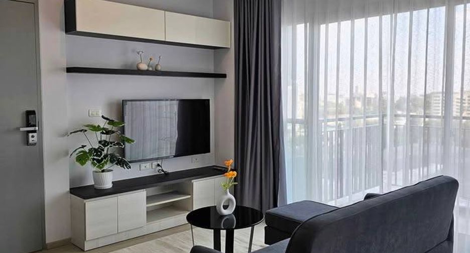 For rent 2 bedrooms condo in Huai Khwang, Bangkok