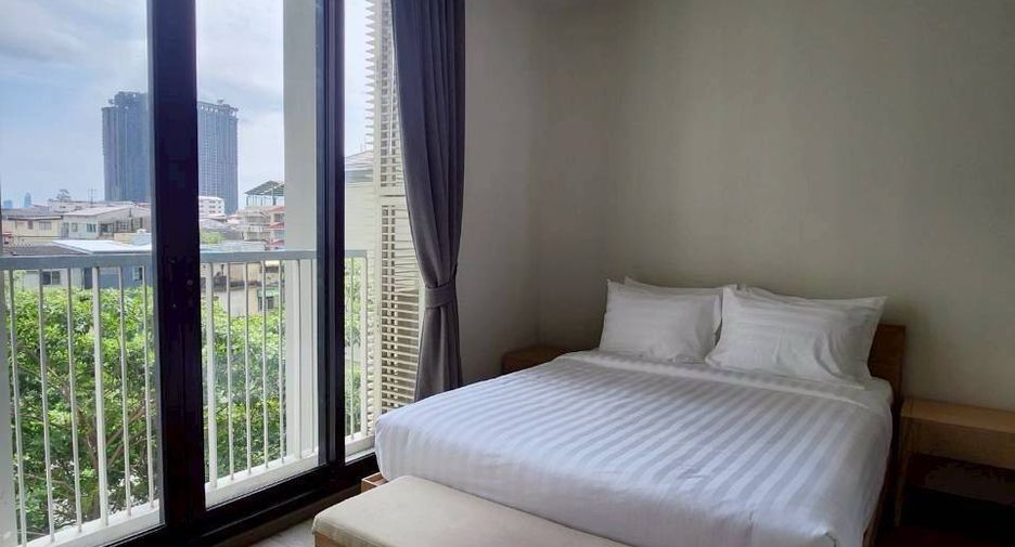 For rent 2 bedrooms condo in Khlong Toei, Bangkok