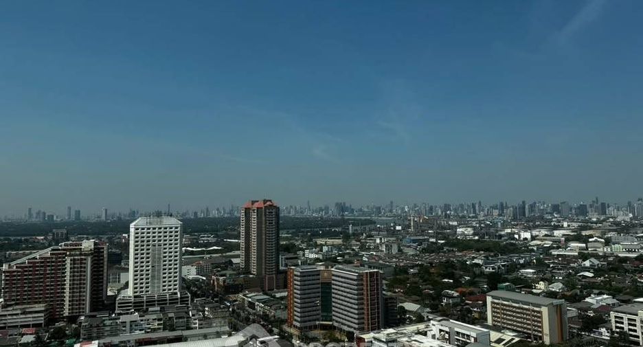 For rent 2 bedrooms condo in Bang Na, Bangkok