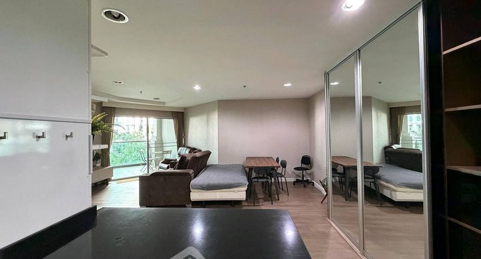 À louer 2 chambres condo à Huai Khwang, Bangkok