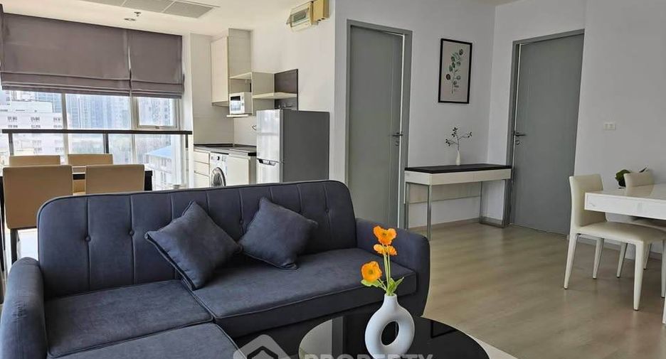 For rent 2 bedrooms condo in Huai Khwang, Bangkok