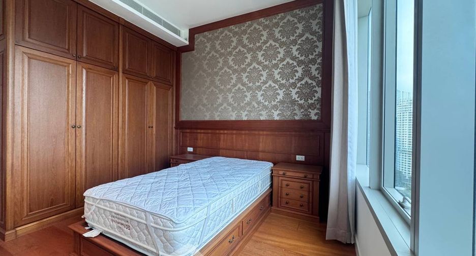 For rent 3 bedrooms condo in Pathum Wan, Bangkok